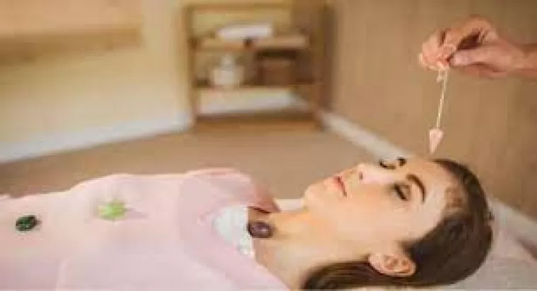 Crystal and Alternative Therapy : जानें इसके फायदे और प्रयोग करने का तरीका